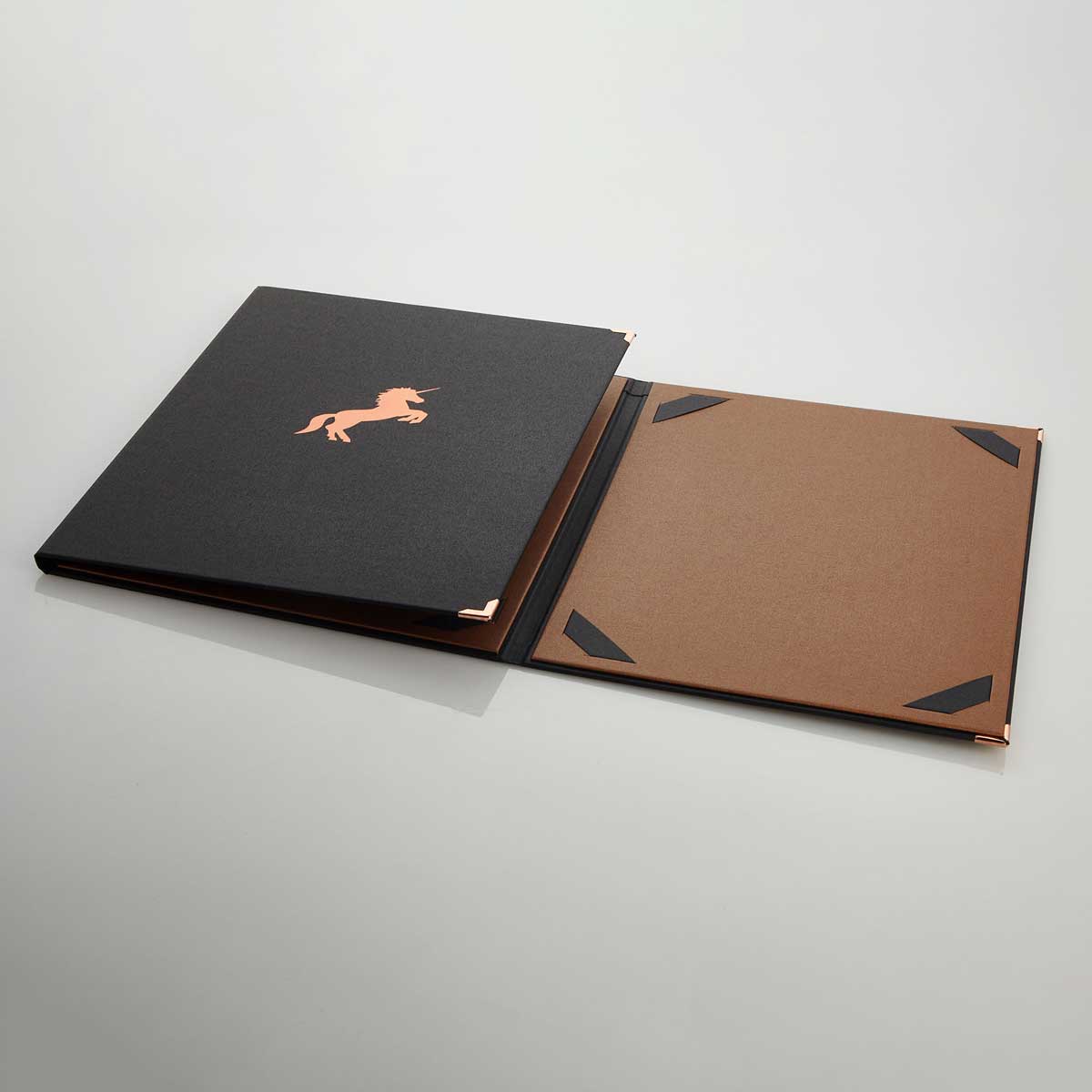 Information-folder-room-folder-menu-card_Gastrotopcard_Speisekarten_Metallium